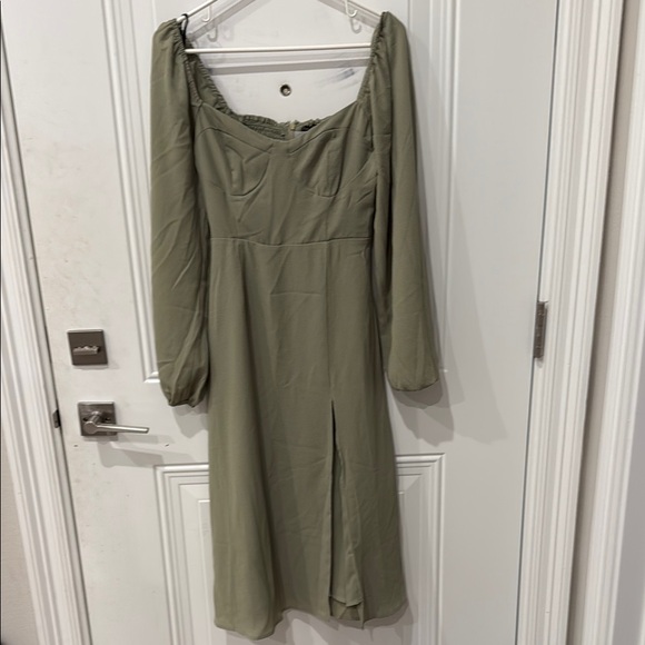 Forever 21 Dresses & Skirts - Green Long Sleeve Square Neck Sundress
